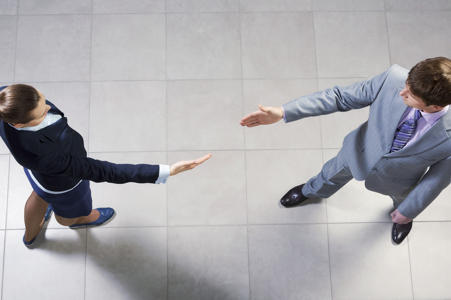 上海律師咨詢網視角:短視頻平臺“荒山遺棄孕婦”鬧劇的法律審視與社會反思